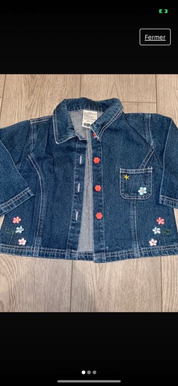 Veste en jeans avec motifs à fleurs