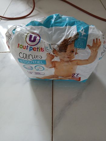 Paquet de couche. Tous neuf T4. 2€