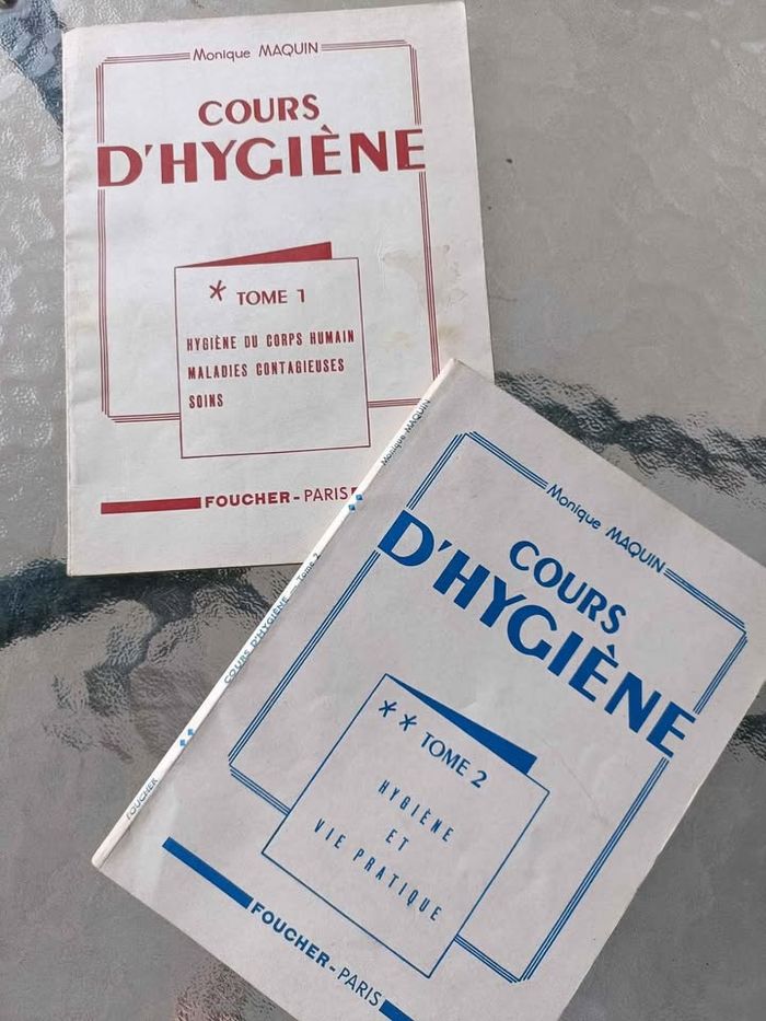 2 livres cours hygiène 1960