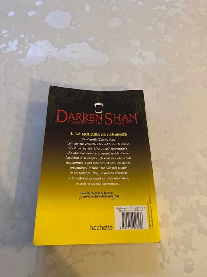 Livre Darren shan - l’assistant du vampire - tome 1 - la morsure de l’araignée - photo numéro 4