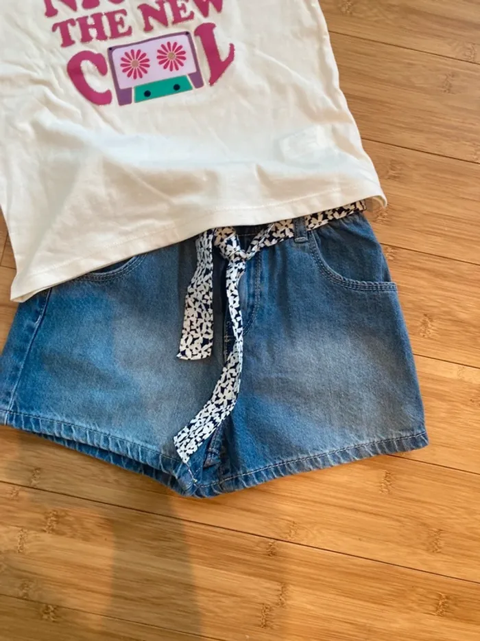 6 ans - Ensemble 2 pièces - un short en jean et un t-shirt manches courtes - photo numéro 2