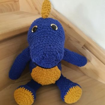 Dinosaure en peluche