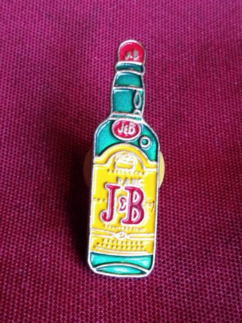 Pin's bouteille J&B