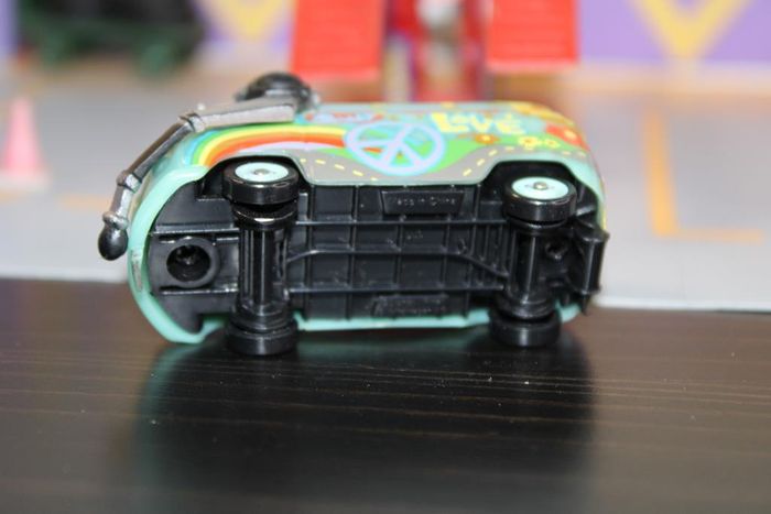 Dsiney Pixar cars Fillmore version fan - photo numéro 10