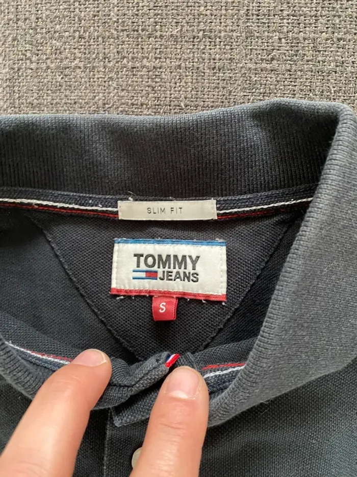 Lot 2 polos Tommy Hilfiger homme taille S Noir & Bleu Marine Très bon état - photo numéro 3