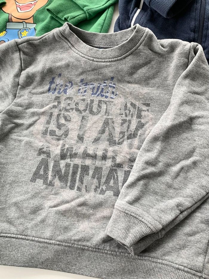 Lot de trois pulls taille 5 ans - photo numéro 4