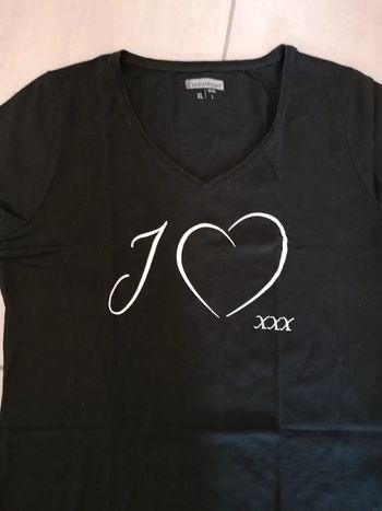 Tee-shirt porté quelques fois très bon état taille XL