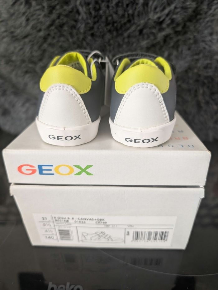 Baskets garçon. Taille 21. Neuf. Geox ji