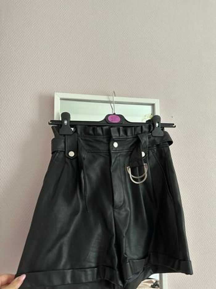 Lot short + jupe simili cuir neuf - photo numéro 2