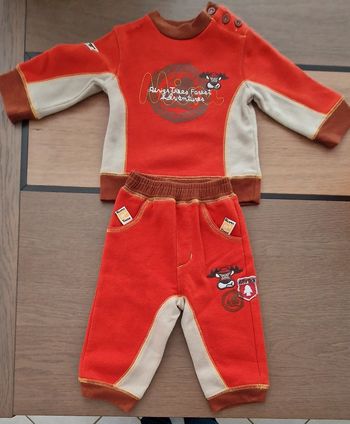 Ensemble jogging sweat et pantalon 9 mois en très bon état