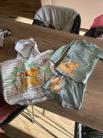 Ensemble anti  UV le roi lion