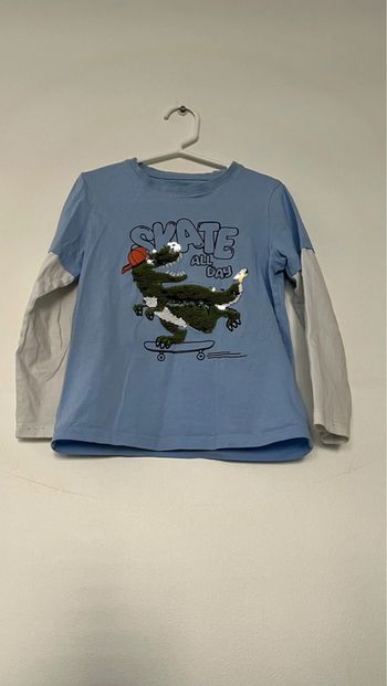 T-shirts manche longue taille 6 ans en parfait état avec effet sequin marque C&A 100% coton