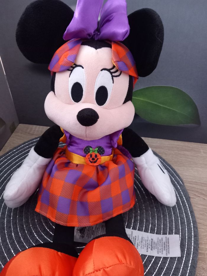 Peluche Minnie Disney store 2021 série halloween 🎃 40cm - photo numéro 3
