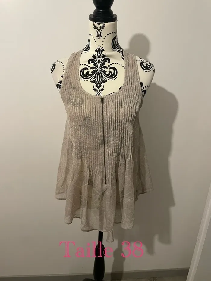 Blouse débardeur sans manche beige à motifs blanc en voile taille 38