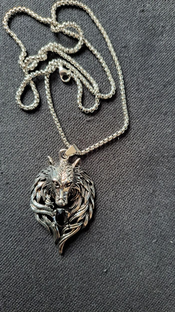 Pendentif loup