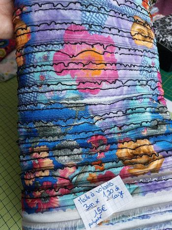 Maille à volants fleurs multi