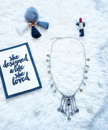 Collier sautoir argenté avec perles noires 🖤