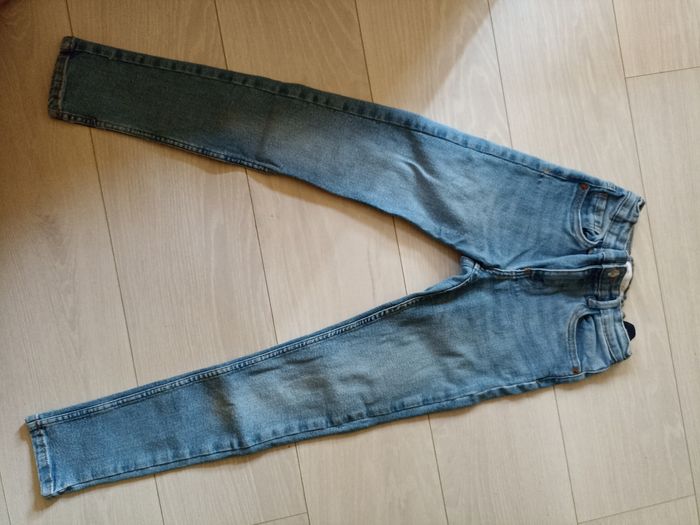 A vendre Jeans, cargo et jupe salopette, entre 9 et 13 ans a vendre - photo numéro 5