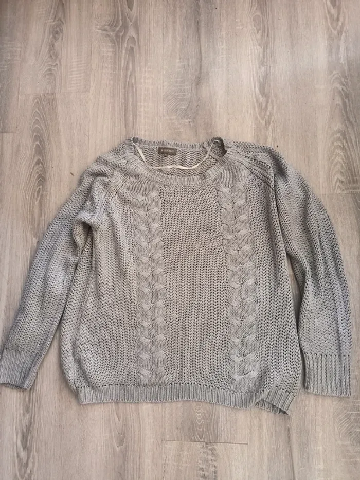 Pull en maille gris a boutons