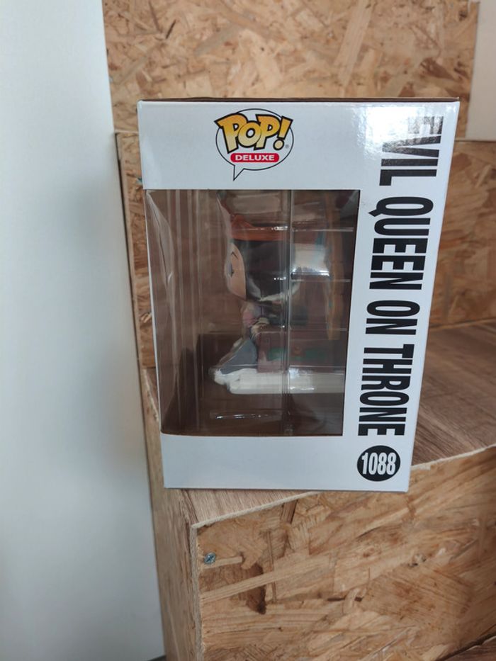 igurine POP! Disney Villains - La reine sur son trône - N° 1088 FUNKO - photo numéro 2