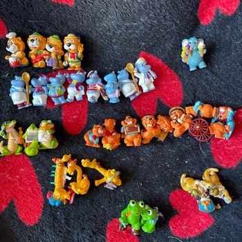 Lot de 32 figurines Kinder Surprise années 90-2000 – Collection vintage