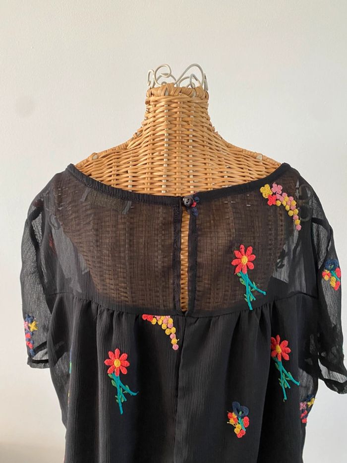 Blouse Miss Glammy Paris noire avec broderies fleurs multicolores taille 40 - photo numéro 5