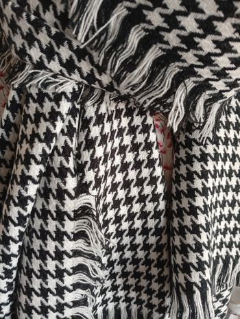 Écharpe noir et blanc oversize . Unisexe 