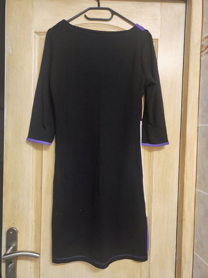Robe 36/38 noire/mauve à sequins Neuve sans étiquette - photo numéro 3
