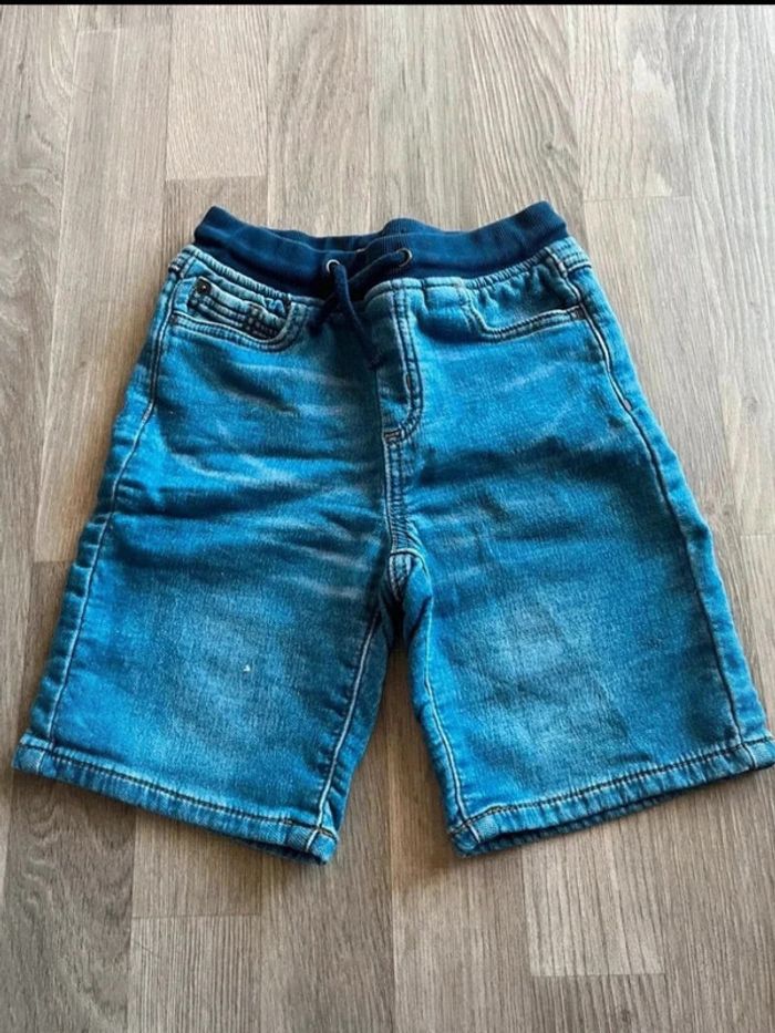 Short en Jeans taille 7 / 8 ans