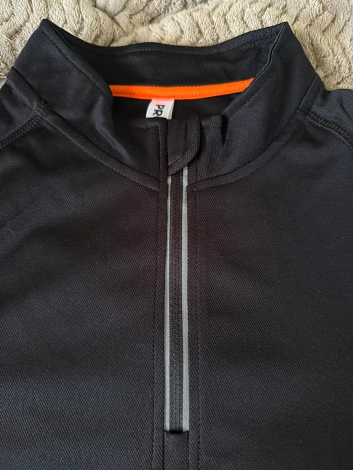 Sweat-shirt de sport noir à manches longues en très bon état taille Xl | Parfait pour l’entraînement - photo numéro 3