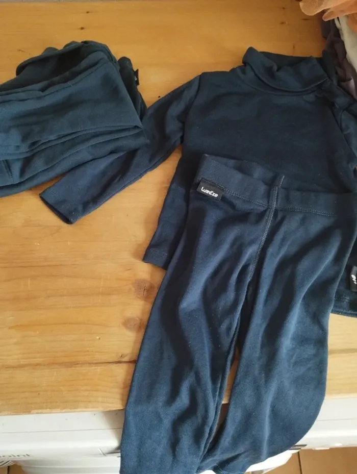 Lot de vêtements jumelles en taille 2 ans - photo numéro 13
