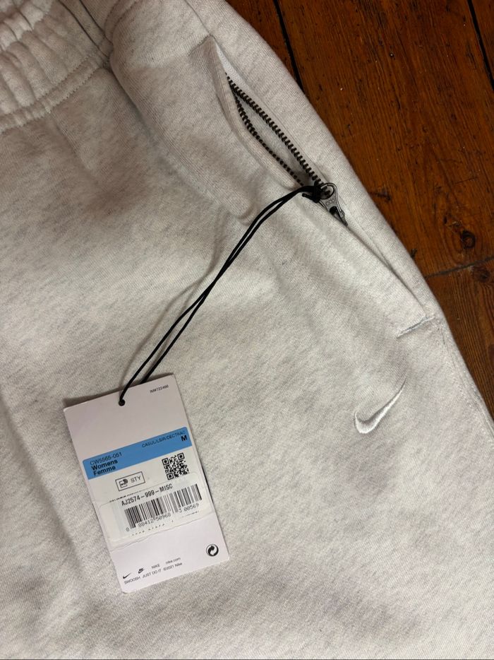 Jogging Nike femme édition limité - photo numéro 4