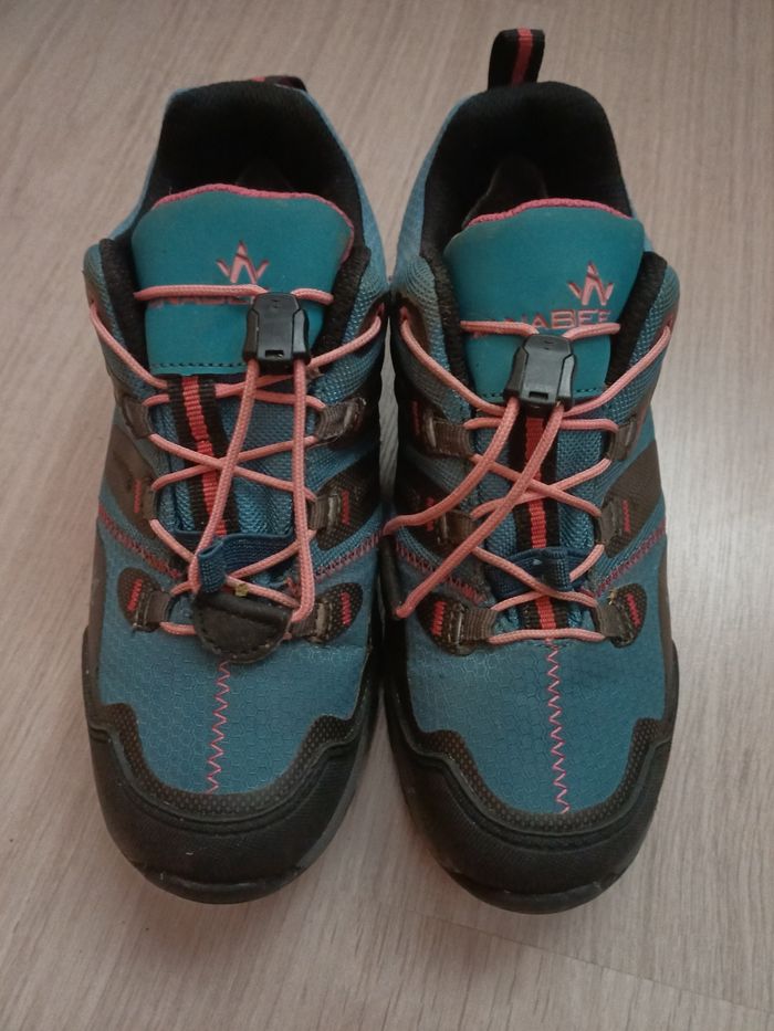 Chaussures de randonnée waterproof Taille 33 quasi neuves