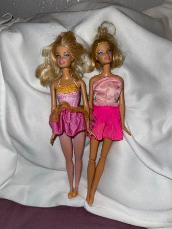 Poupées Barbie avec robes – lot de 2
