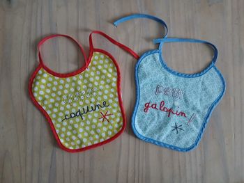 Deux bavoirs