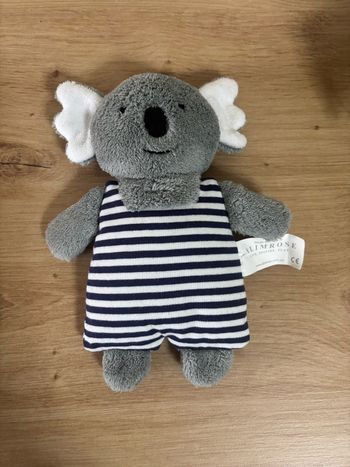 Doudou peluche koala gris bleu marine rayé blanc alimrose