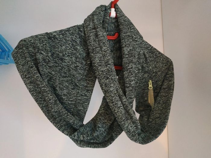 Tour de cou avec pochette