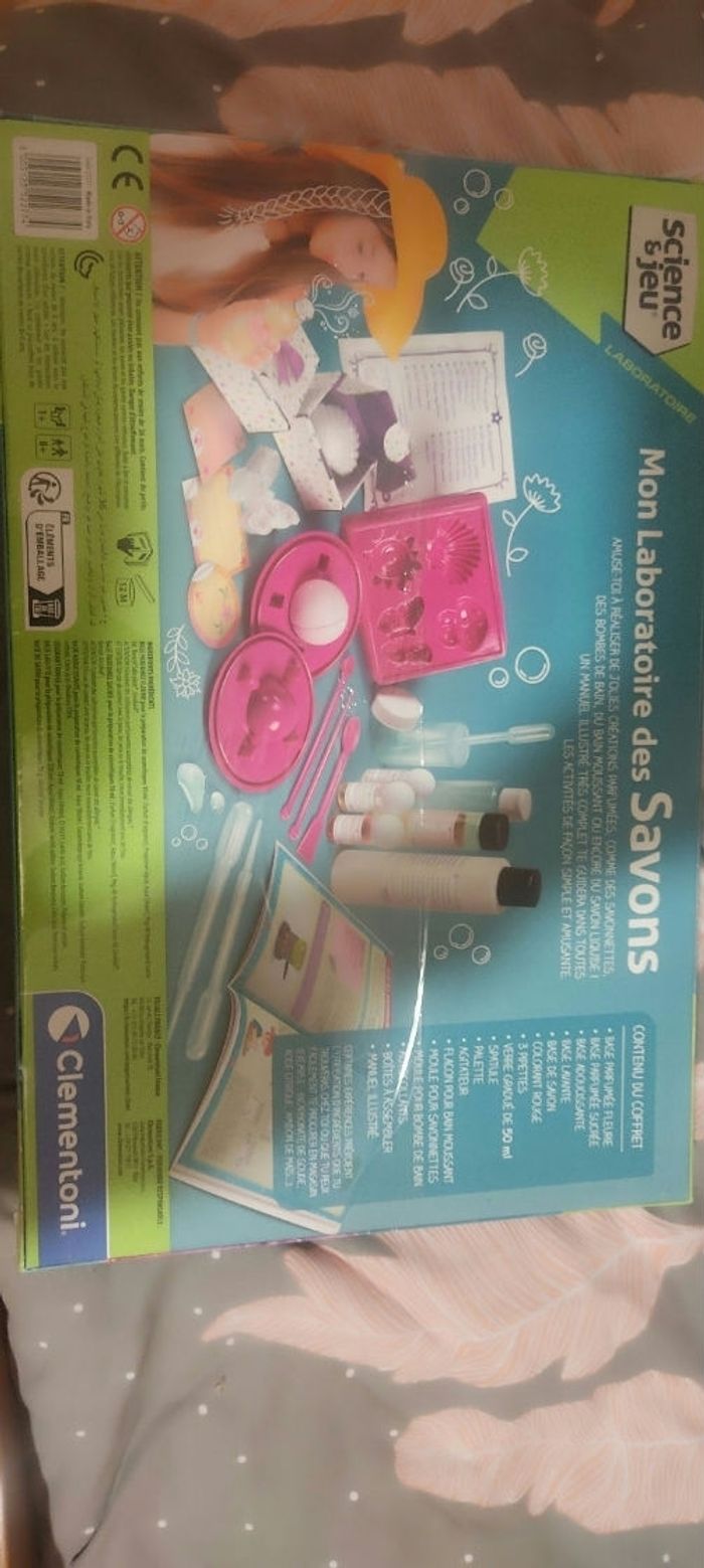 Coffret  neuf mon laboratoire des savons