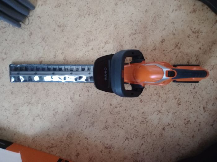 Taille haie 45cm sur batterie Black et Decker - photo numéro 2