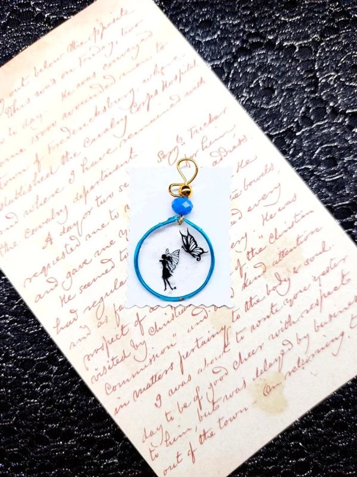 magnifique pendentif en résine avec stickers fée et papillon - photo numéro 5