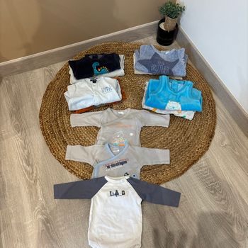 Lot de 8 pyjamas et 3 bodys 1 mois