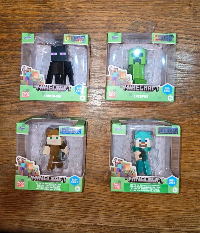 Lot de 4 figurines en métal Minecreaft neuves