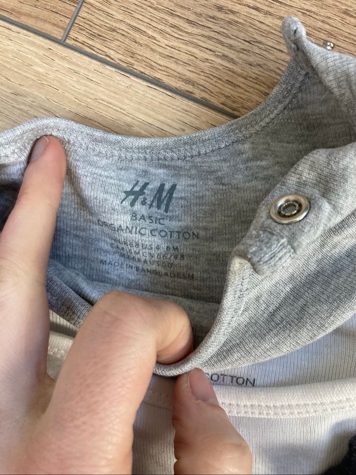 Lot de bodies H&M 6 mois - photo numéro 4