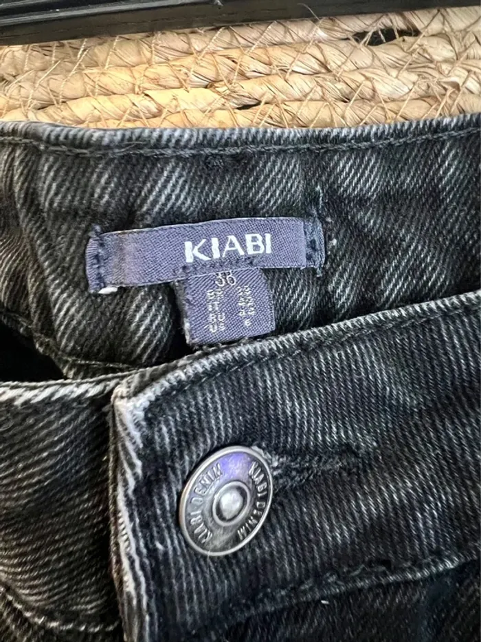 Short en jean noir avec perle - photo numéro 3