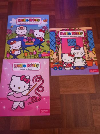 3 livres hello kitty