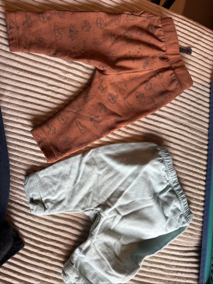 Lot 2 joggings 3 mois - photo numéro 2