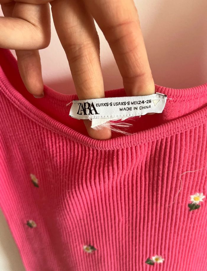 Robe moulante fuschia bec marguerites Zara - photo numéro 5