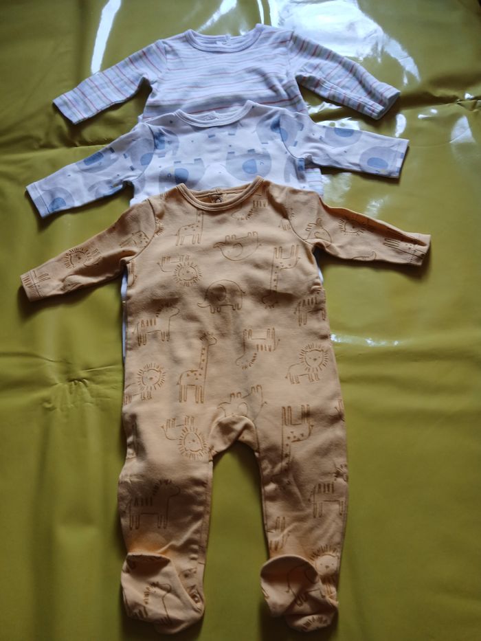 lot de trois pyjamas garcon en coton tex baby 3 mois - photo numéro 1