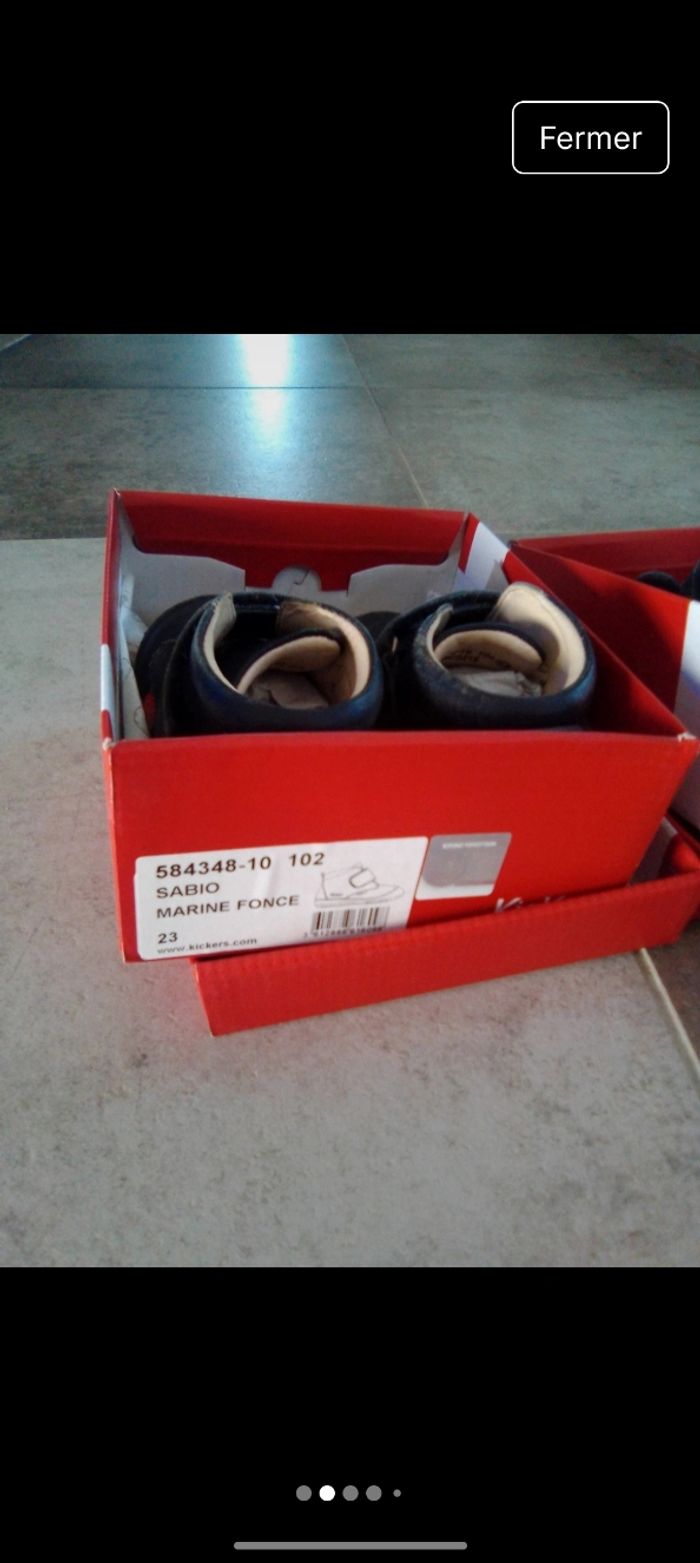 Une paire sandale primigi bleu marine taille 23
Une paire basket Kickers sabio bleu marine taille 23 - photo numéro 2