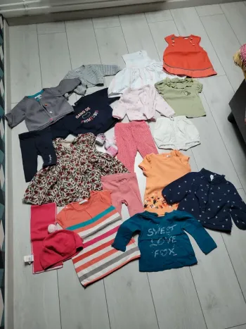 Lot 20 vêtements fille 6 mois